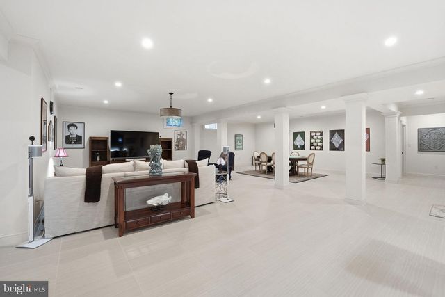 609 KINGSLEY RD SW, Vienna, VA 22180