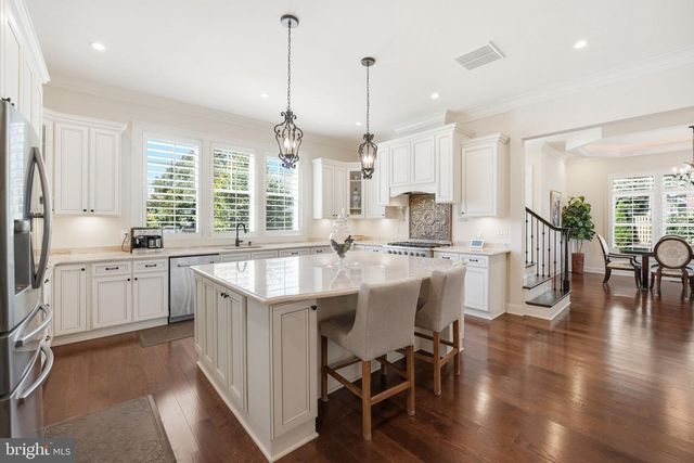 609 KINGSLEY RD SW, Vienna, VA 22180