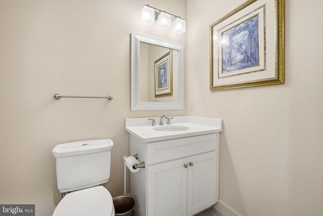 609 KINGSLEY RD SW, Vienna, VA 22180