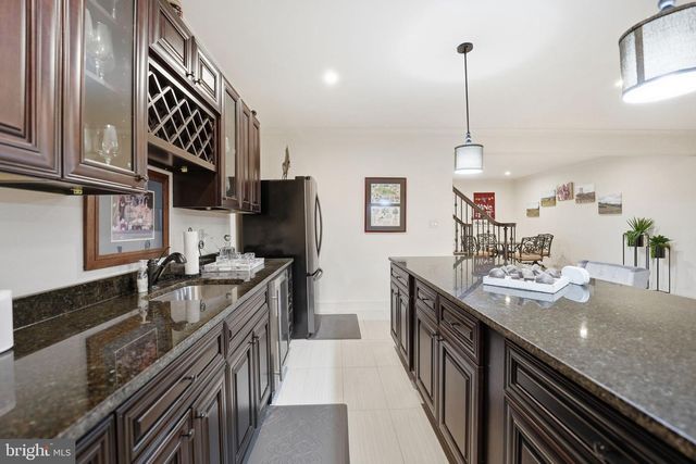 609 KINGSLEY RD SW, Vienna, VA 22180