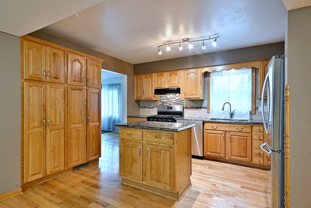 703 Larkfield Circle, Rockford, IL 61107
