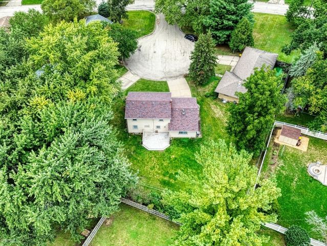 703 Larkfield Circle, Rockford, IL 61107