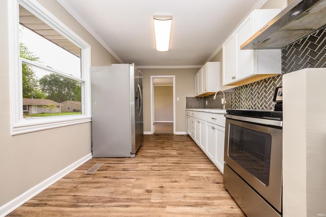 2007 W Sheffield Drive, Muncie, IN 47304
