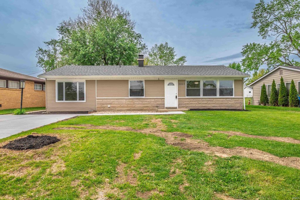 2007 W Sheffield Drive, Muncie, IN 47304