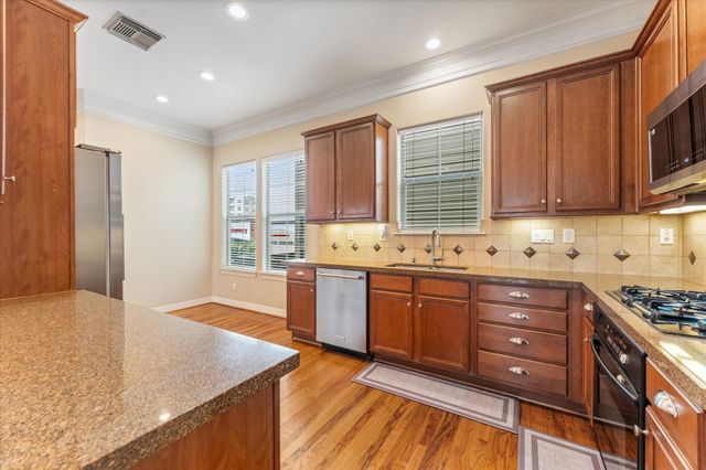 906 Reinicke Street, Houston, TX 77007