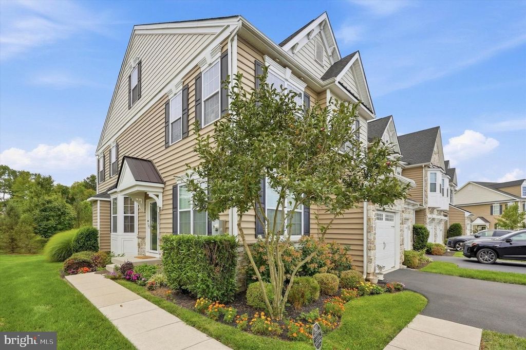 311 W BOULDER DR, CHALFONT, PA 18914 — exterior