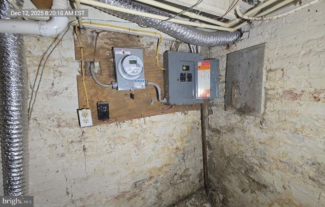 2027 CLIFTON AVE, Baltimore, MD 21217