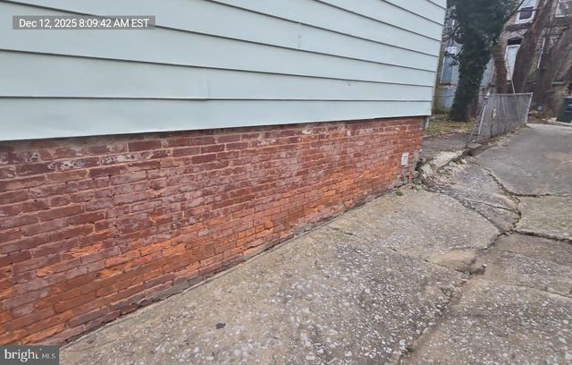 2027 CLIFTON AVE, Baltimore, MD 21217