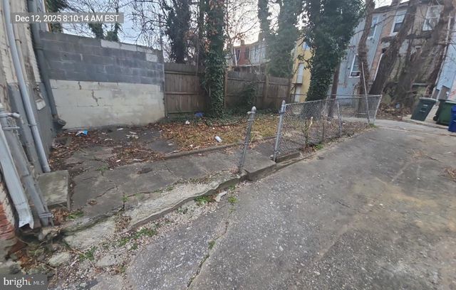 2027 CLIFTON AVE, Baltimore, MD 21217