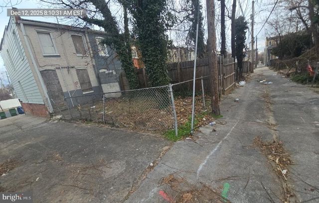 2027 CLIFTON AVE, Baltimore, MD 21217