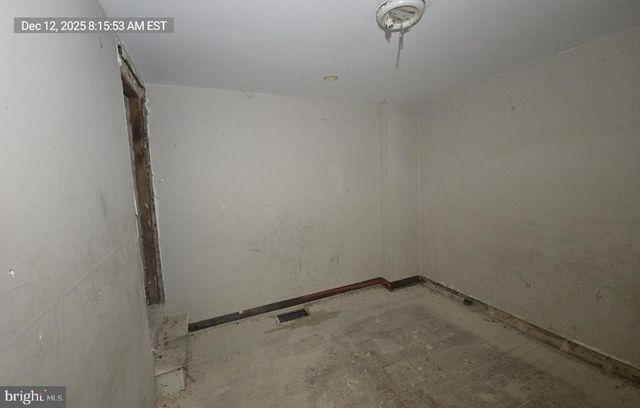 2027 CLIFTON AVE, Baltimore, MD 21217