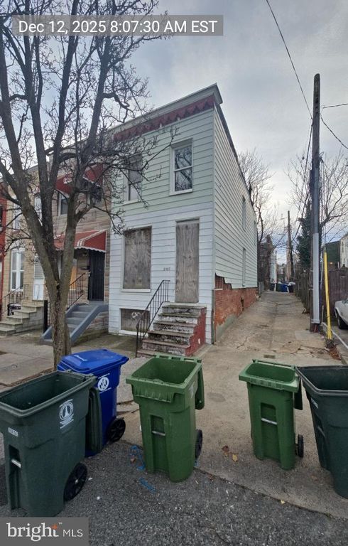 2027 CLIFTON AVE, Baltimore, MD 21217