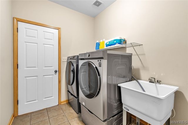 111 Caldwell Drive, West Seneca, NY 14224