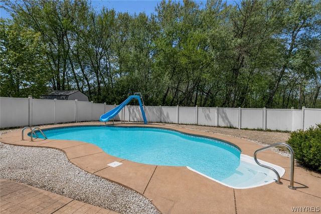 111 Caldwell Drive, West Seneca, NY 14224