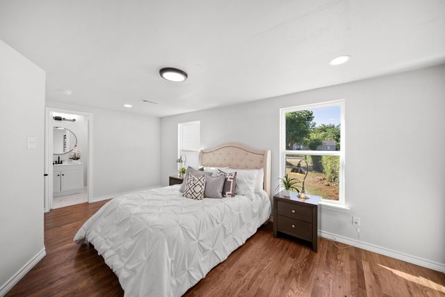 407 Bradley Street, Dallas, TX 75224