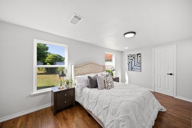 407 Bradley Street, Dallas, TX 75224