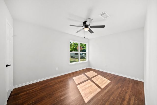 407 Bradley Street, Dallas, TX 75224
