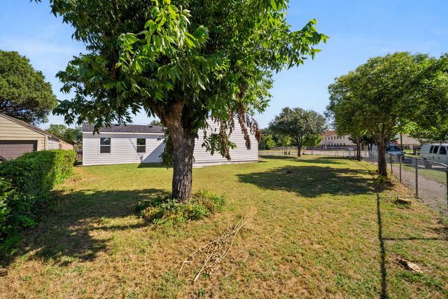 407 Bradley Street, Dallas, TX 75224