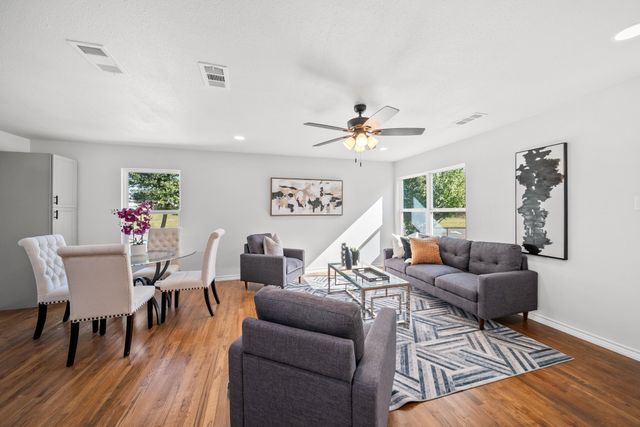 407 Bradley Street, Dallas, TX 75224