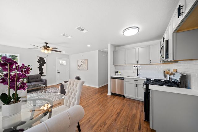 407 Bradley Street, Dallas, TX 75224