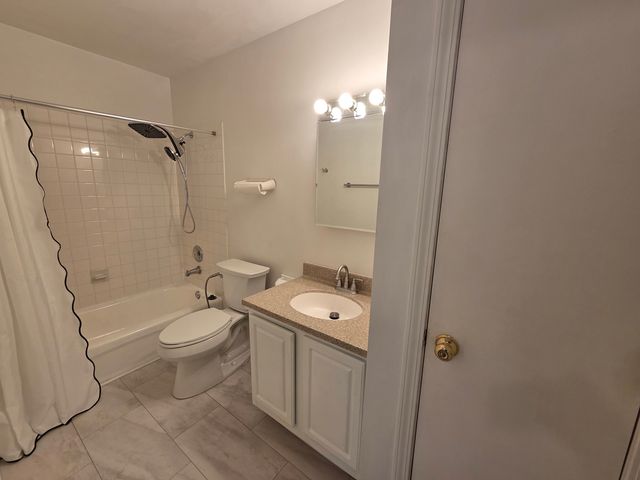 9B E Dundee Quarter Drive 303, Palatine, IL 60074
