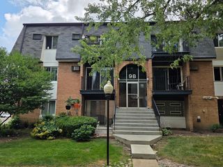 9B E Dundee Quarter Drive 303, Palatine, IL 60074