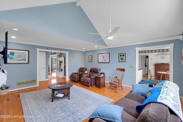 9550 Routt Rd, Jeffersontown, KY 40299