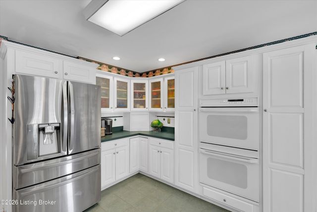 9550 Routt Rd, Jeffersontown, KY 40299