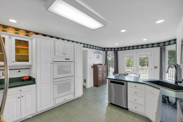 9550 Routt Rd, Jeffersontown, KY 40299