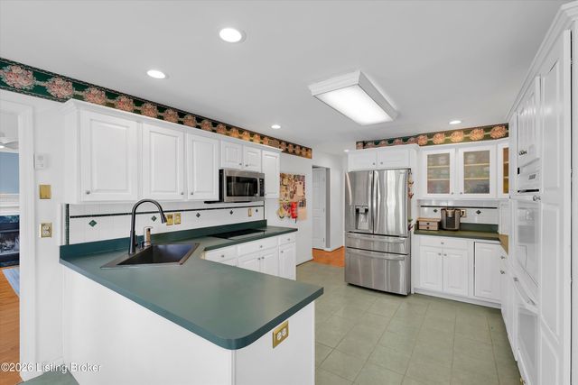 9550 Routt Rd, Jeffersontown, KY 40299