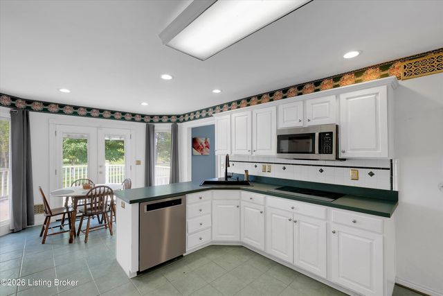 9550 Routt Rd, Jeffersontown, KY 40299