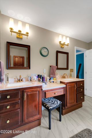 9550 Routt Rd, Jeffersontown, KY 40299