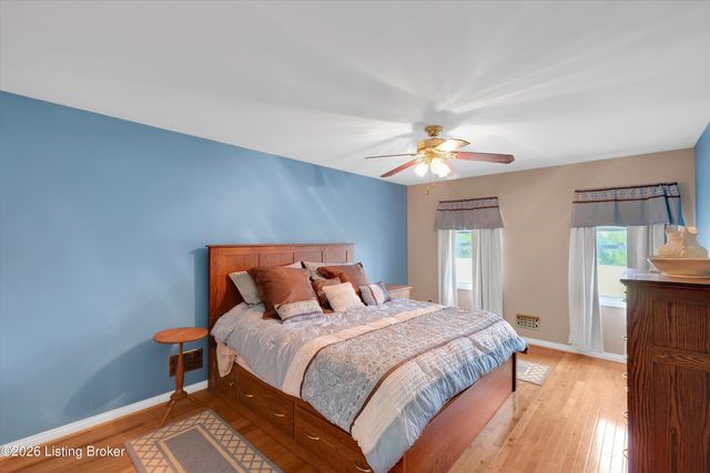 9550 Routt Rd, Jeffersontown, KY 40299