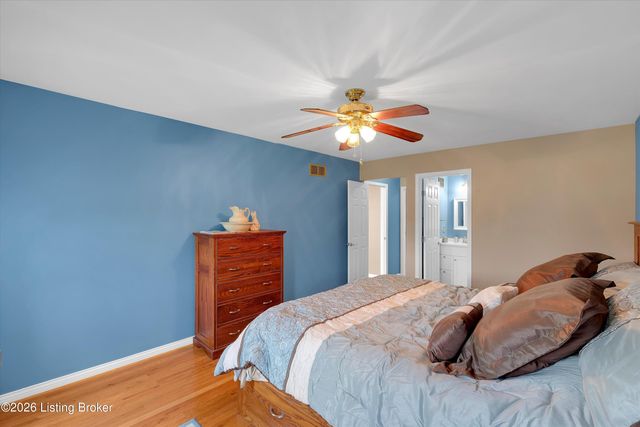 9550 Routt Rd, Jeffersontown, KY 40299