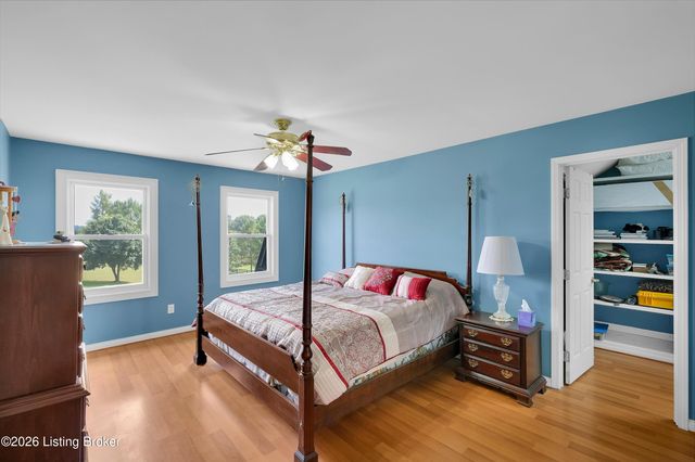 9550 Routt Rd, Jeffersontown, KY 40299