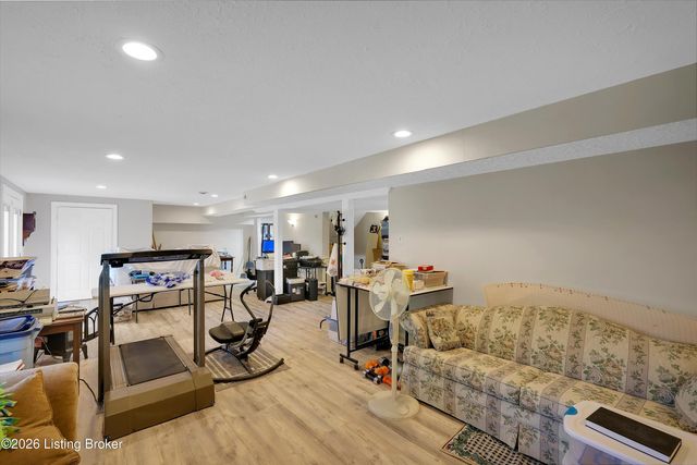 9550 Routt Rd, Jeffersontown, KY 40299