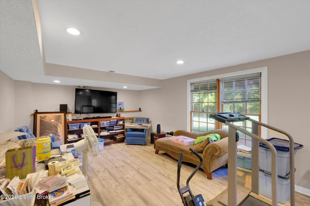 9550 Routt Rd, Jeffersontown, KY 40299