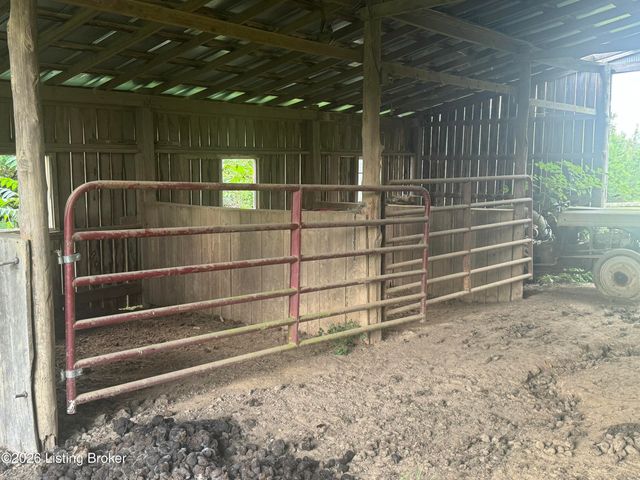 9550 Routt Rd, Jeffersontown, KY 40299
