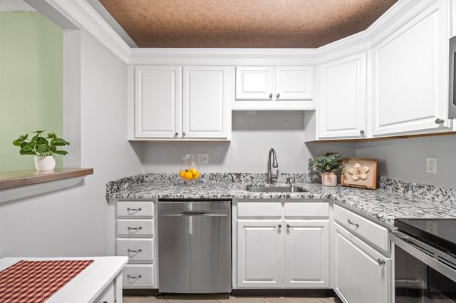 690 S Porter St Apt 31, Manchester, NH 03103