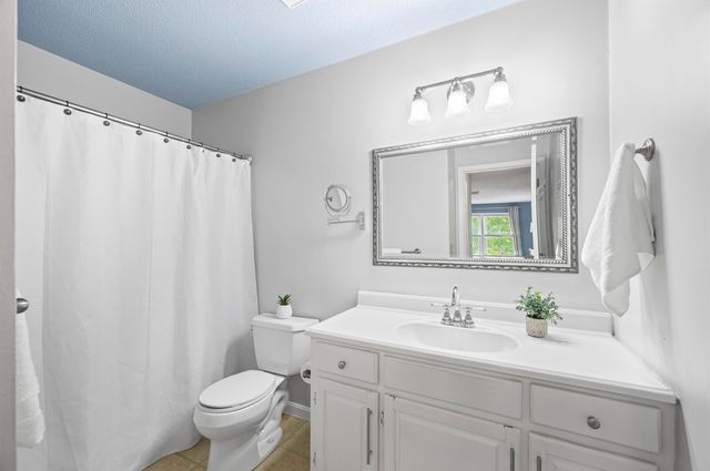 690 S Porter St Apt 31, Manchester, NH 03103
