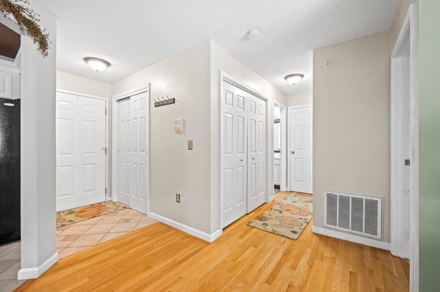 690 S Porter St Apt 31, Manchester, NH 03103