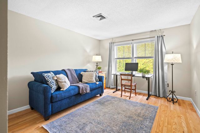 690 S Porter St Apt 31, Manchester, NH 03103