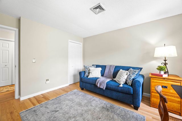 690 S Porter St Apt 31, Manchester, NH 03103
