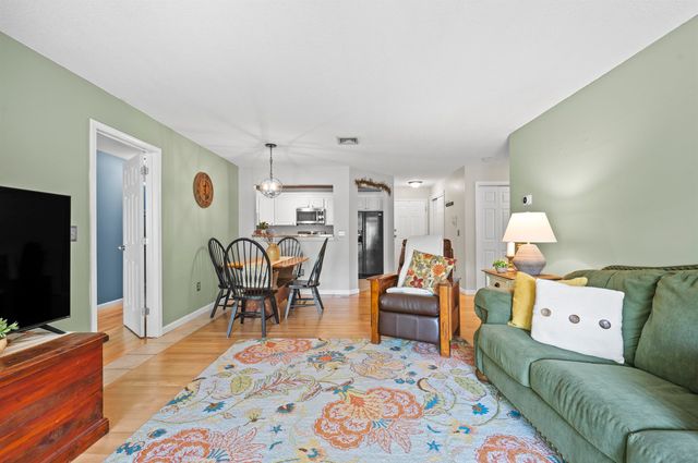 690 S Porter St Apt 31, Manchester, NH 03103