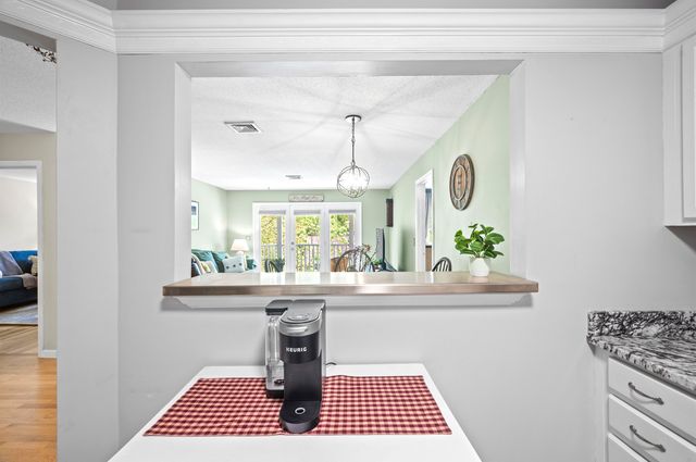 690 S Porter St Apt 31, Manchester, NH 03103