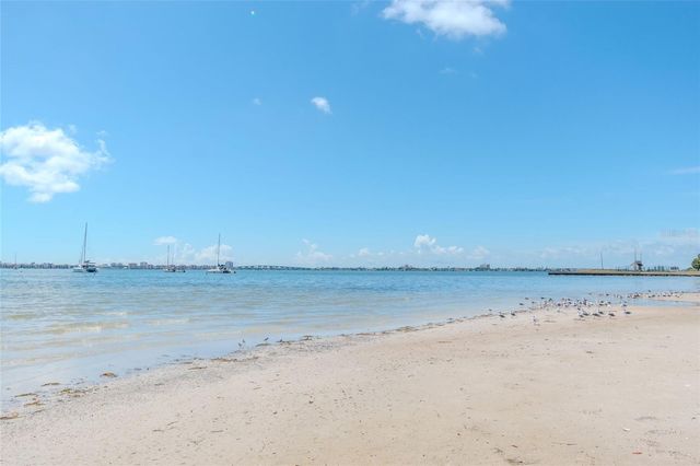 5605 SHORE BOULEVARD S 1B, Gulfport, FL 33707