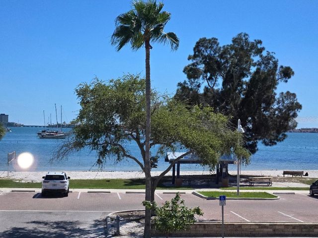 5605 SHORE BOULEVARD S 1B, Gulfport, FL 33707