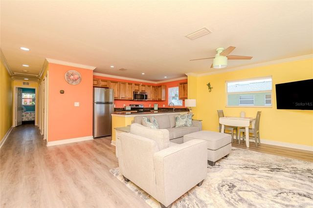 5605 SHORE BOULEVARD S 1B, Gulfport, FL 33707