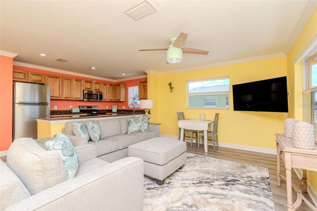 5605 SHORE BOULEVARD S 1B, Gulfport, FL 33707