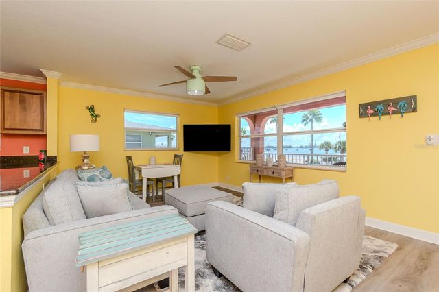 5605 SHORE BOULEVARD S 1B, Gulfport, FL 33707